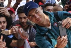 Euro 2024: Meski Dikritik, Cristiano Ronaldo Tetap Layani Permintaan Fans di Luar Stadion