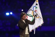 Aksi Spektakuler Tom Cruise di Penutupan Olimpiade Paris 2024, Melayang hingga Naik Moge