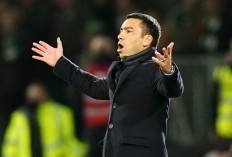 Dibandingkan Patrick Kluivert, Mengapa Bukan van Bronckhorst yang Melatih Timnas Indonesia?