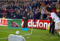 Sejarah Bola Hari Ini, Teror Kepala Babi buat Luis Figo di El Clasico Barcelona vs Real Madrid