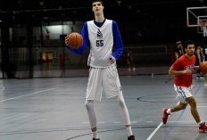 Robert Bobroczkyi, dari Pemain Basket Bertubuh Raksasa Menjadi Aktor Film Alien