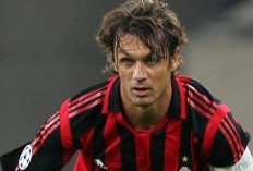 Paolo Maldini Boleh jadi Legenda AC Milan, Tapi Curva Sud Milano Kok Tak Menganggapnya?
