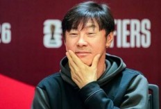 Shin Tae-yong Sering Bercanda Jelang Laga Indonesia vs Jepang, Ada Tanda Apa Nih?