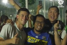 Bek Australia Alessandro Circati Layani Ratusan Fans Parma Indonesia, Dapat Oleh-oleh Unik!
