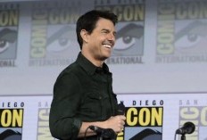 Tom Cruise Bakal Terjun Payung di Penutupan Olimpiade Paris 2024, Pindahkan Bendera ke Papan Hollywood Amerika
