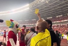 Momen Unik Ahmed Al Kaf KW Muncul di Laga Indonesia vs Jepang, Shayne Pattynama Syok Dikasih Kartu Kuning