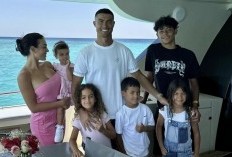 Senyum Bahagia Cristiano Ronaldo Nikmati Liburan Bareng Keluarga, Harmonis Banget!