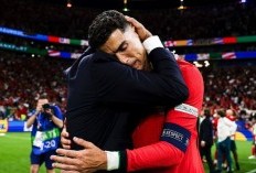 Bandingkan dengan Lionel Messi, Legenda Inggris Bela Cristiano Ronaldo dari Hujatan