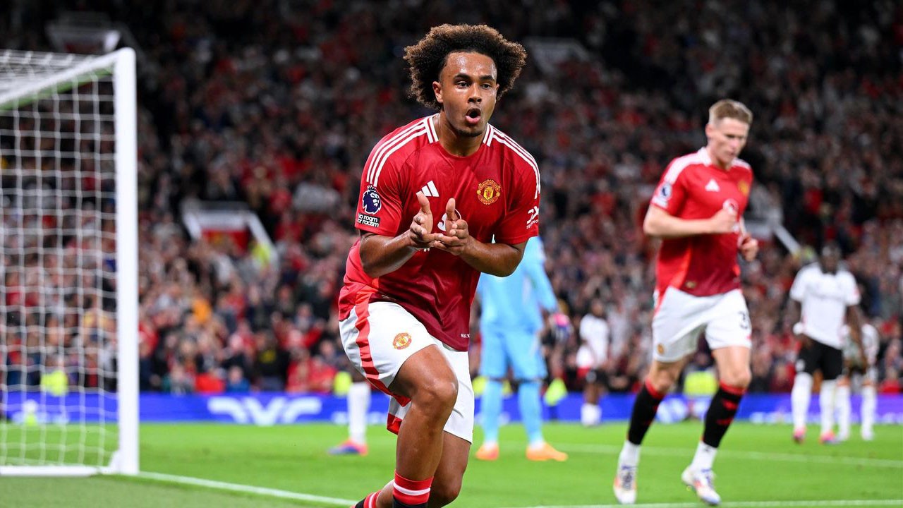 Joshua Zirkzee Lebih Layak Gabung AC Milan daripada Manchester United