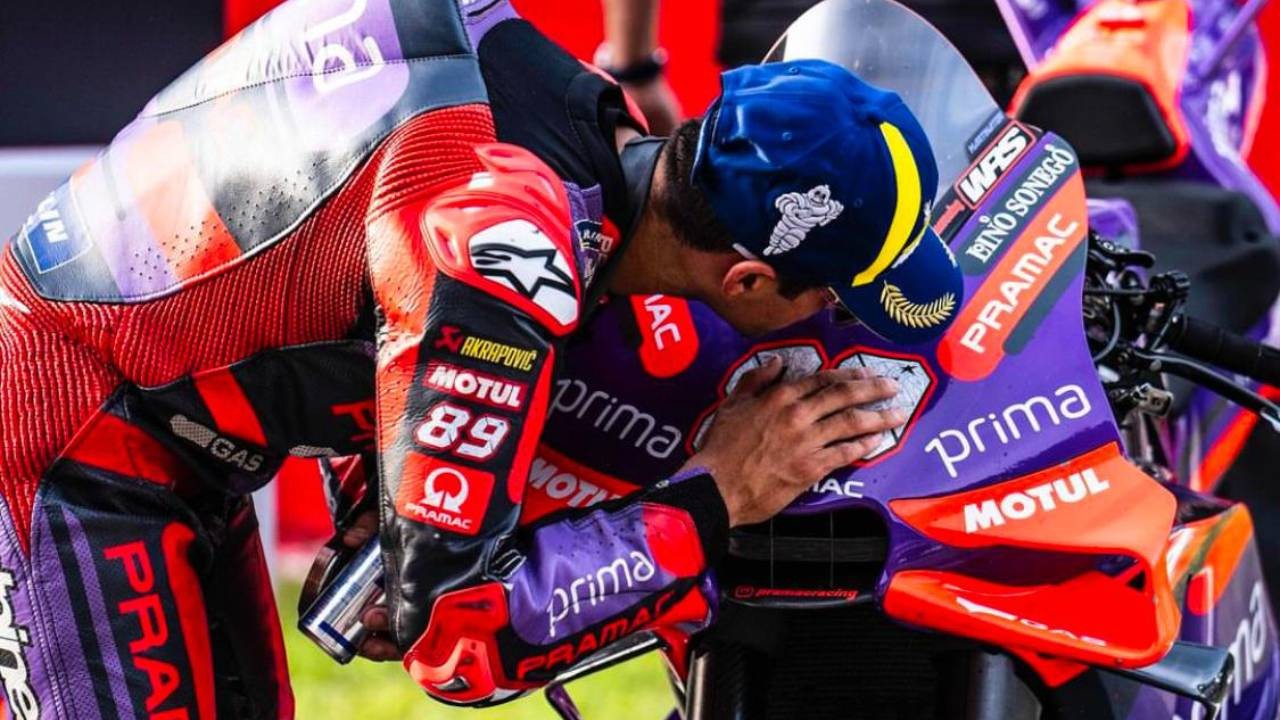 Hasil MotoGP Barcelona 2024: Jorge Martin Angkat Trofi Gelar Juara Dunia!