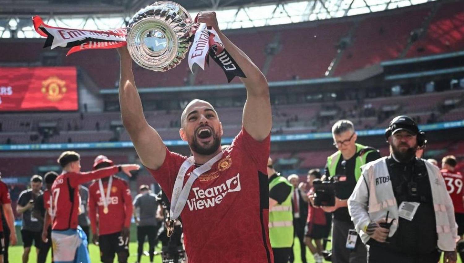 Sofyan Amrabat Dipastikan Batal ke Manchester United