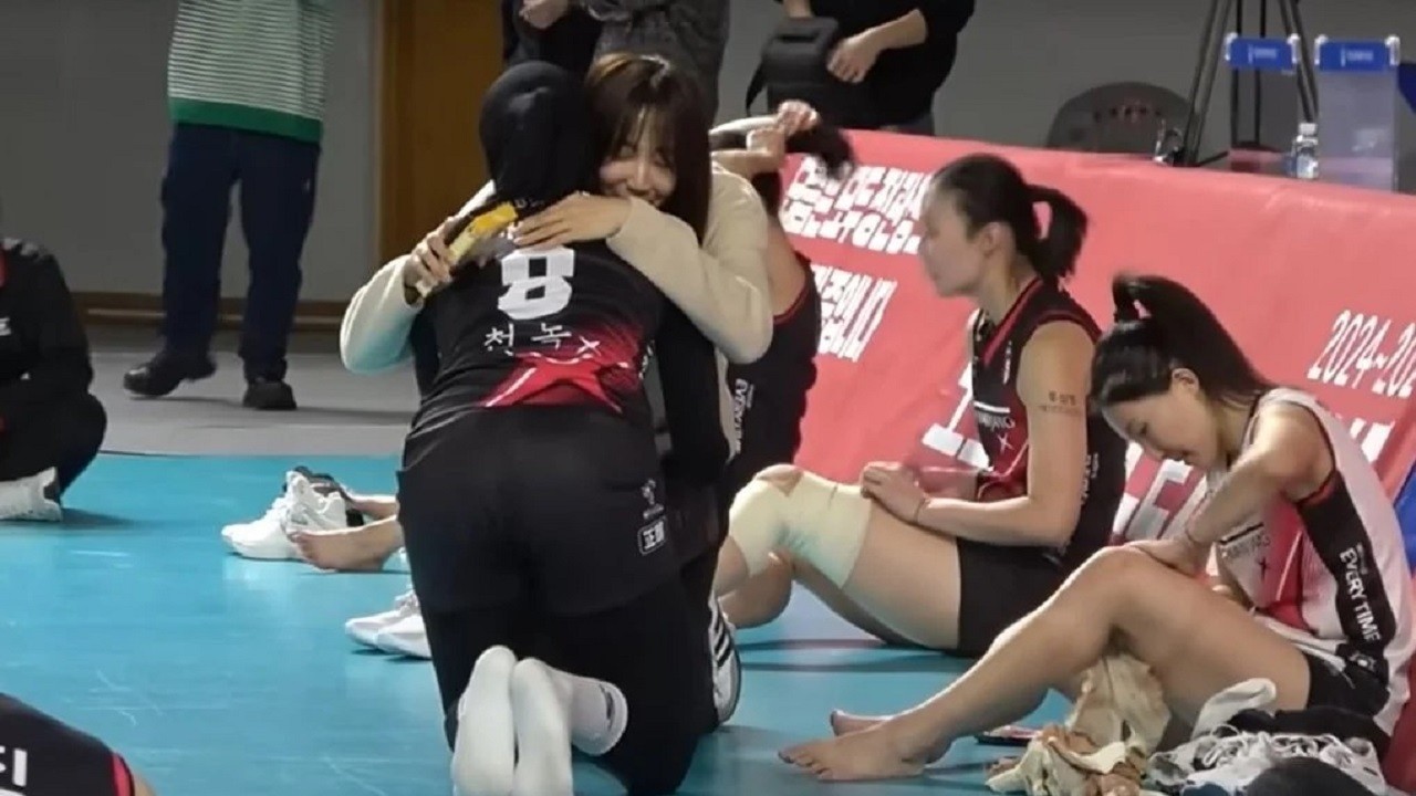 Red Sparks vs Hillstate: Air Mata Megawati Hangestri Pecah di Pelukan Han Song Yi