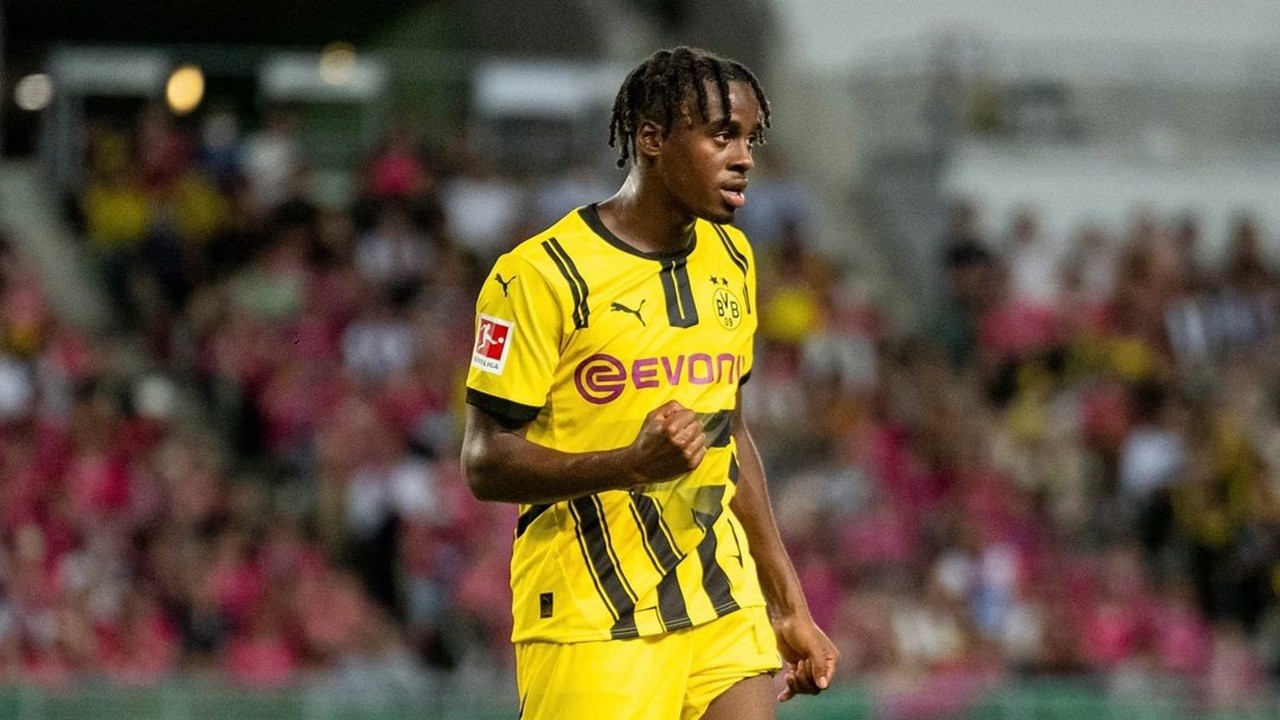 Winger Borussia Dortmund Jamie Gittens Tolak Tawaran yang Datang dari Arsenal dan Chelsea