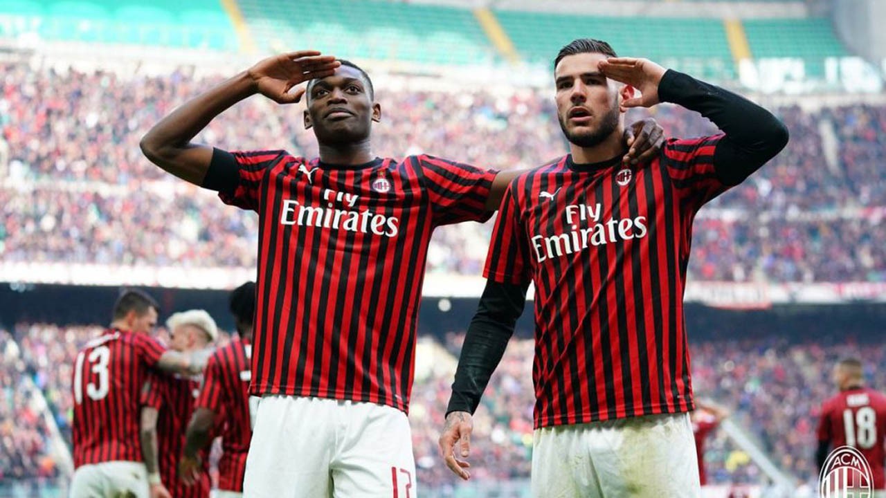 AC Milan Dapatkan Bek Kiri untuk Saingi Theo Hernandez, Siapa Itu?