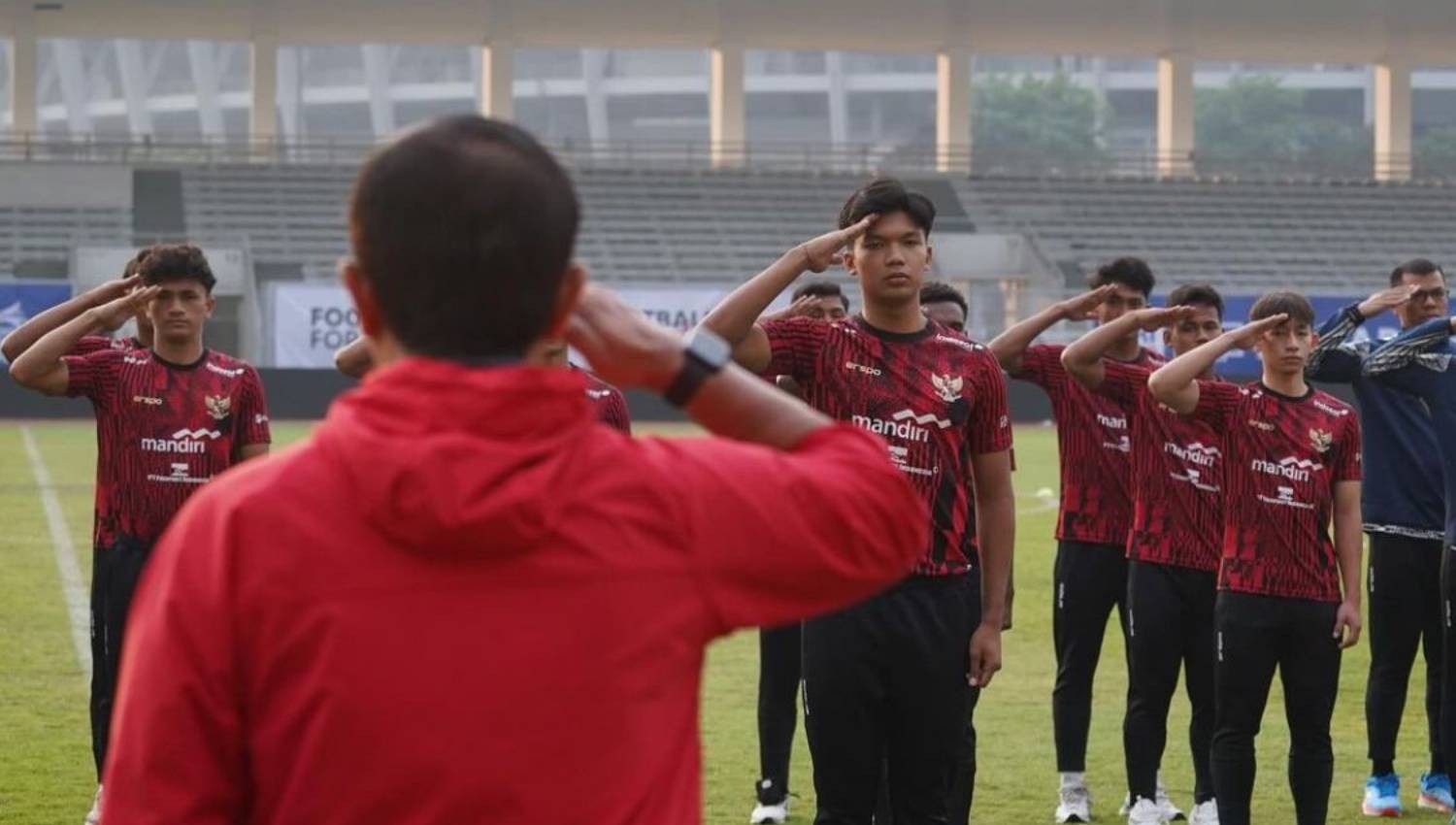 Indra Sjafri Pimpin Upacara HUT RI, Ucap Satu Harapan untuk Timnas Indonesia U-20