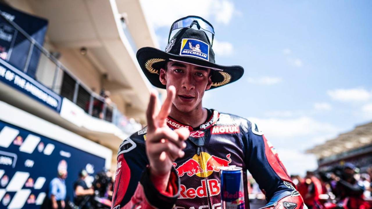 Pedro Acosta Tunjukan Aksi Diam di Podium MotoGP Mandalika 2024, Ada Apa Tuh?
