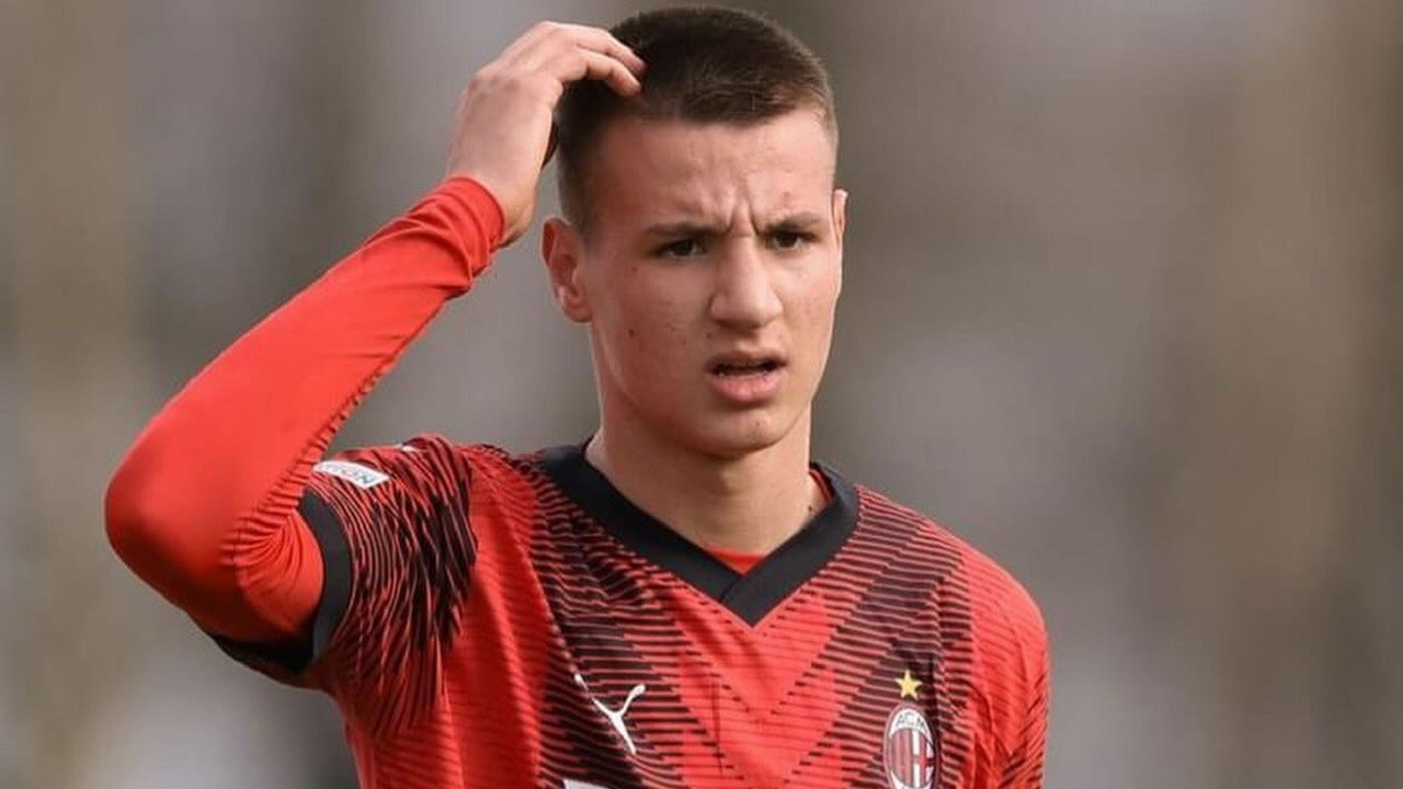 AC Milan Diprediksi Bakal Turunkan Bintang Muda Saat Lawan Napoli, Siapa?