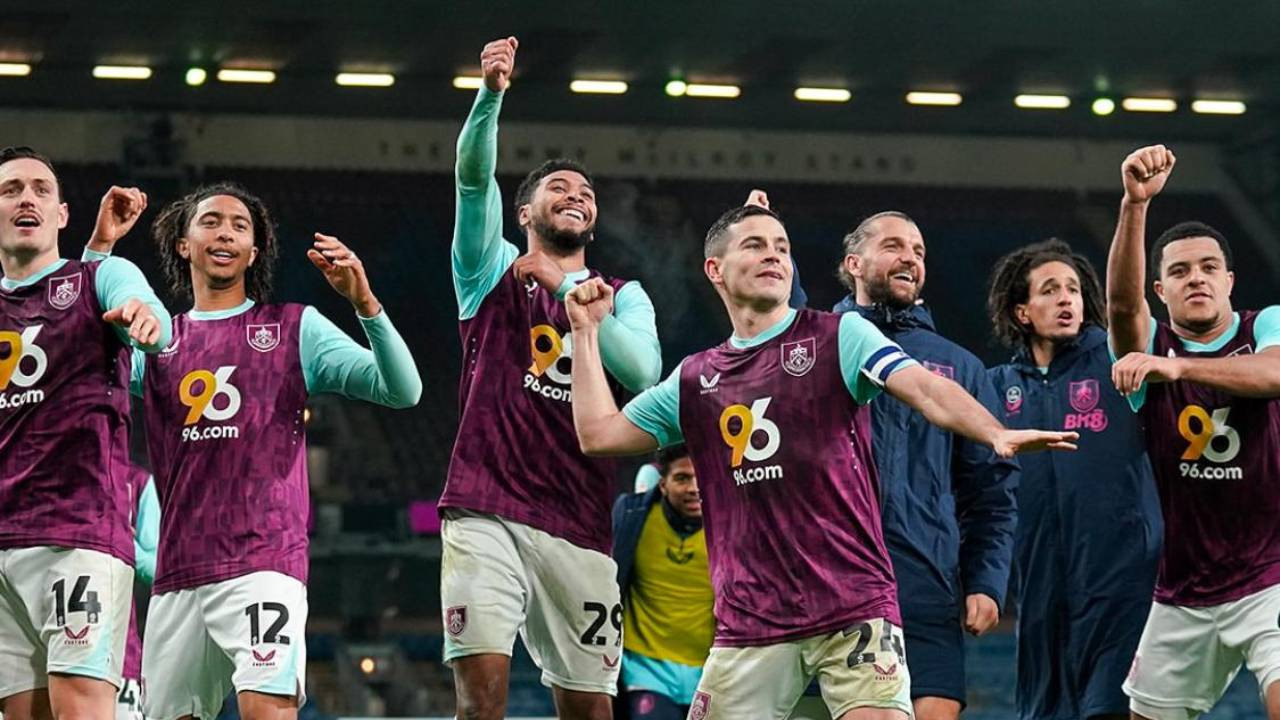 Head to Head Burnley vs Sunderland di Liga Championship 2024/25 - Duel Sengit