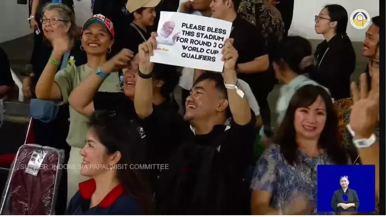 Viral! Fans Timnas Indonesia Minta Paus Fransiskus Berkati Stadion GBK Jelang Laga Lawan Australia