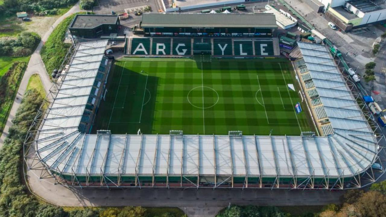 Tempat Menonton Plymouth Argyle vs Burnley di Championship 2024/25
