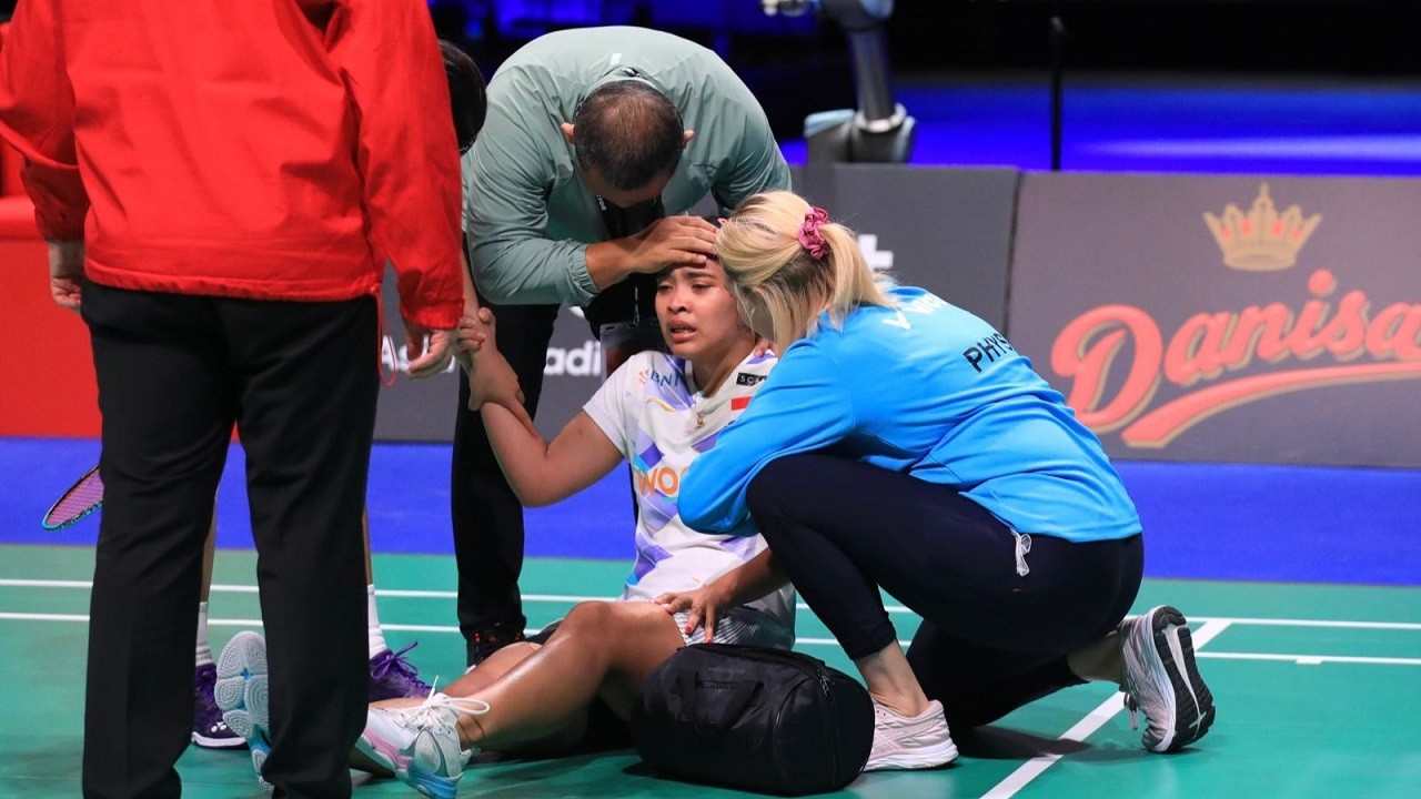 Tangisan Gregoria Saat Retired di Semifinal Denmark Open 2024: Saya Masih Ingin Bermain