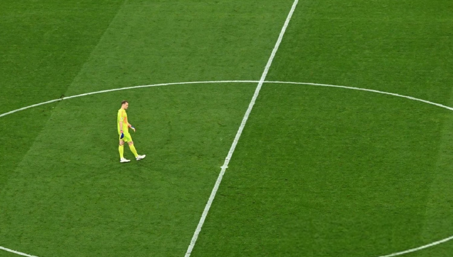 5 Meme Kocak Manuel Neuer di Pertandingan Melawan Skotlandia, Gabut Banget di Gawang