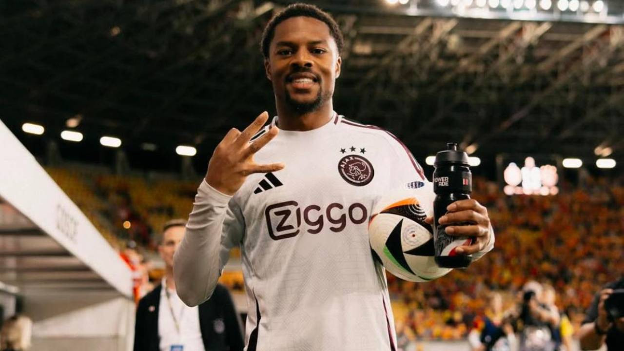 Susunan pemain Ajax vs Waalwijk di Liga Belanda 2024/25 - Chuba Akpom Kembali Jadi Starter