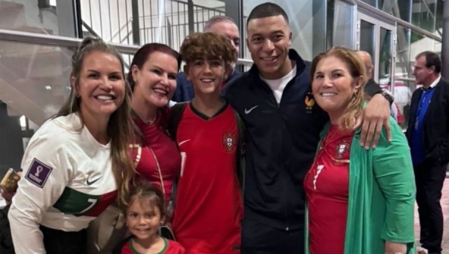 Momen Hangat Pertemuan Kylian Mbappe dan Keluarga Cristiano Ronaldo, Gestur Ibu CR7 Disorot