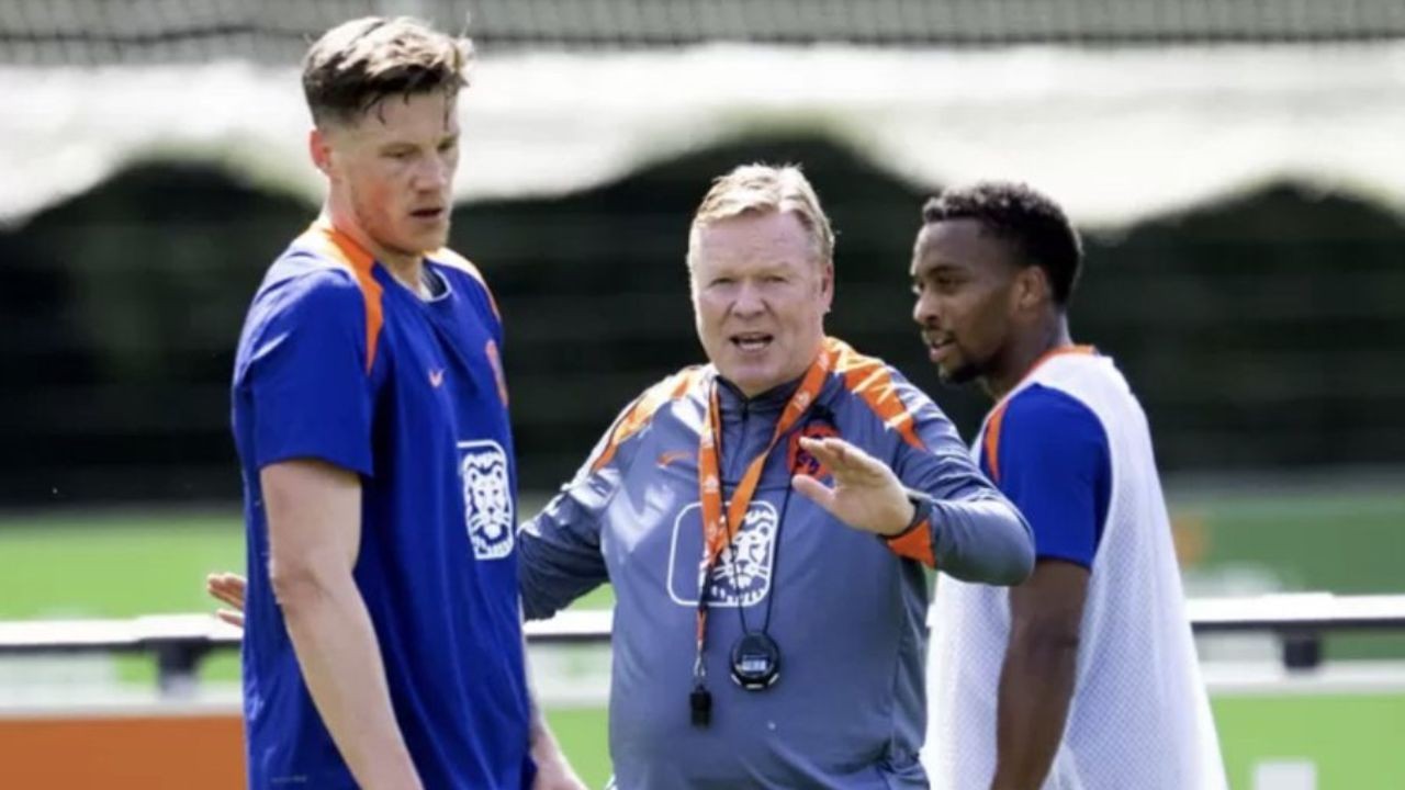 Jelang Lawan Jerman, Wout Weghorst dan Jurrien Timber Ribut di Sesi Latihan Timnas Belanda
