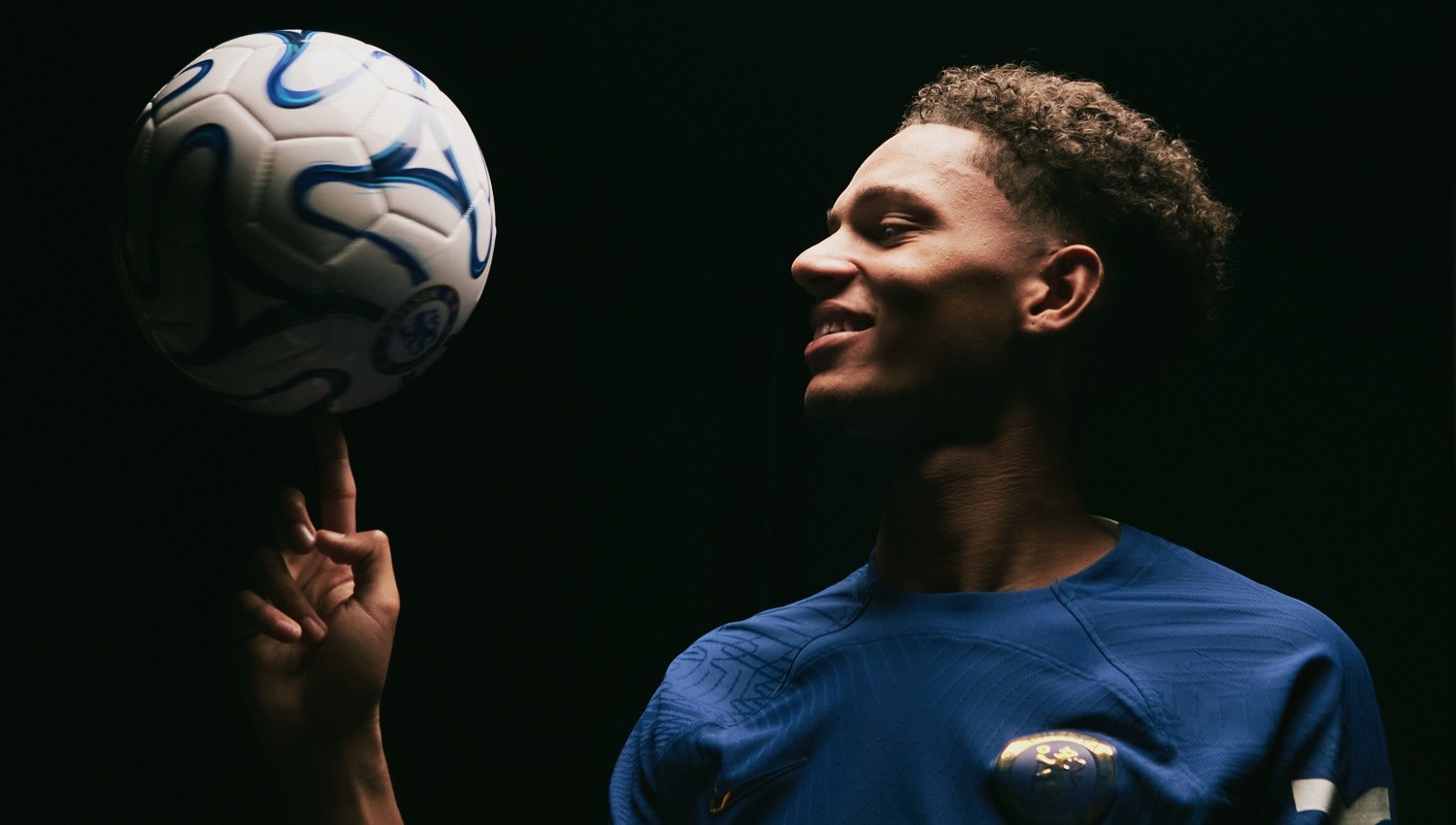 Resmi! Chelsea Datangkan Striker Muda Aston Villa, Omari Kellyman