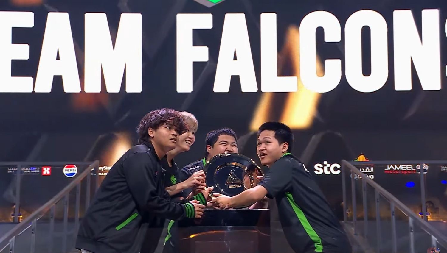 Taklukkan EVOS Divine, Team Falcons Rebut Gelar Juara Free Fire EWC 2024
