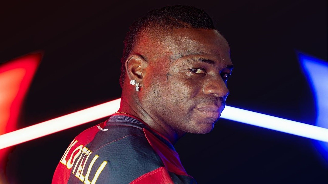 Balik ke Italia, Mario Balotelli Resmi Gabung Genoa