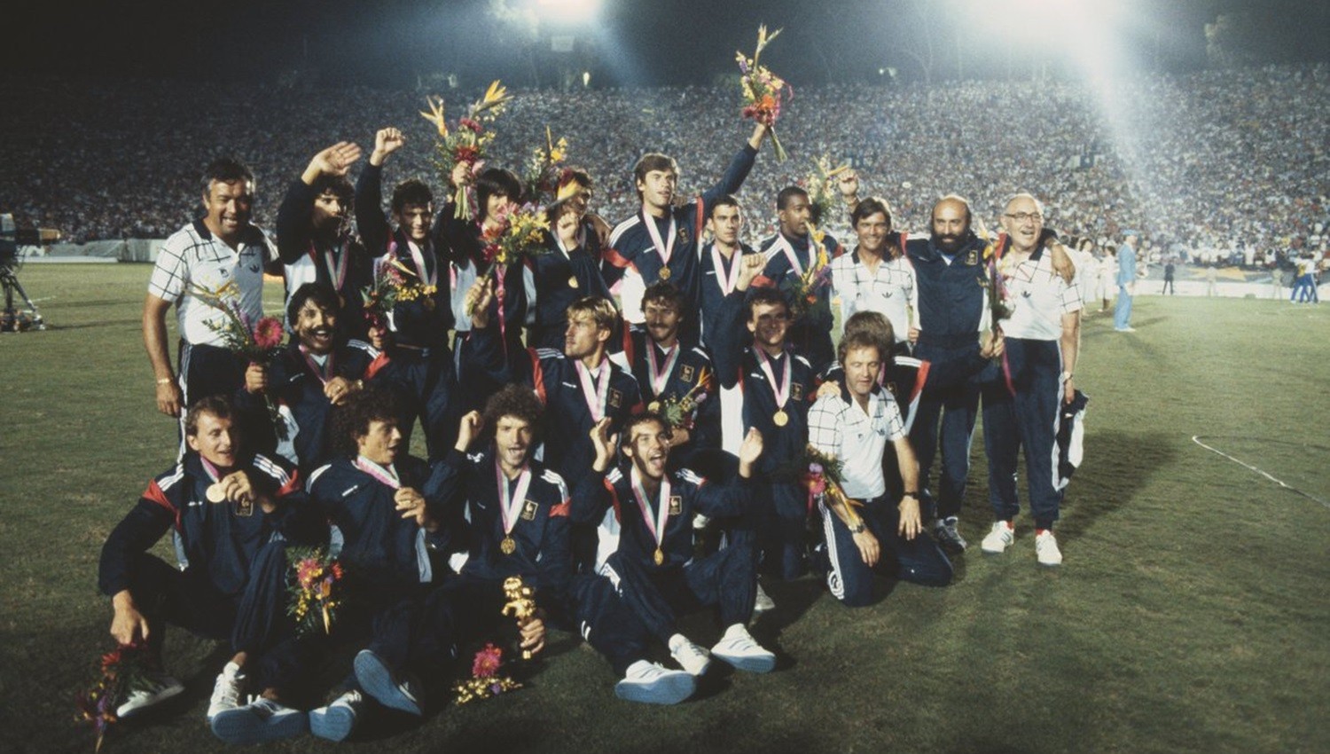 Sejarah Bola Hari Ini, Prancis Pionir Kawinkan Trofi Piala Eropa dengan Medali Emas Olimpiade
