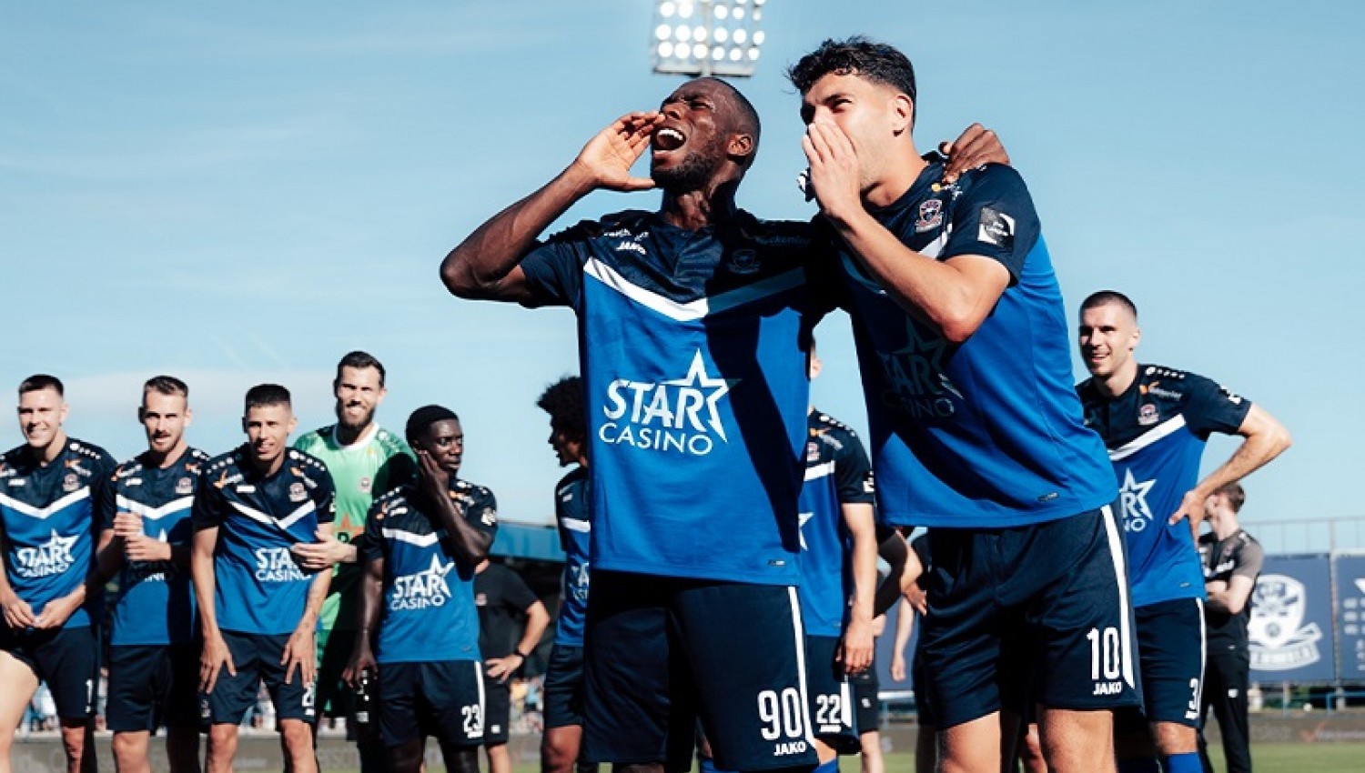 Termasuk Ragnar Oratmangoen, 3 Rekrutan Anyar FCV Dender yang Diboyong Secara Gratis