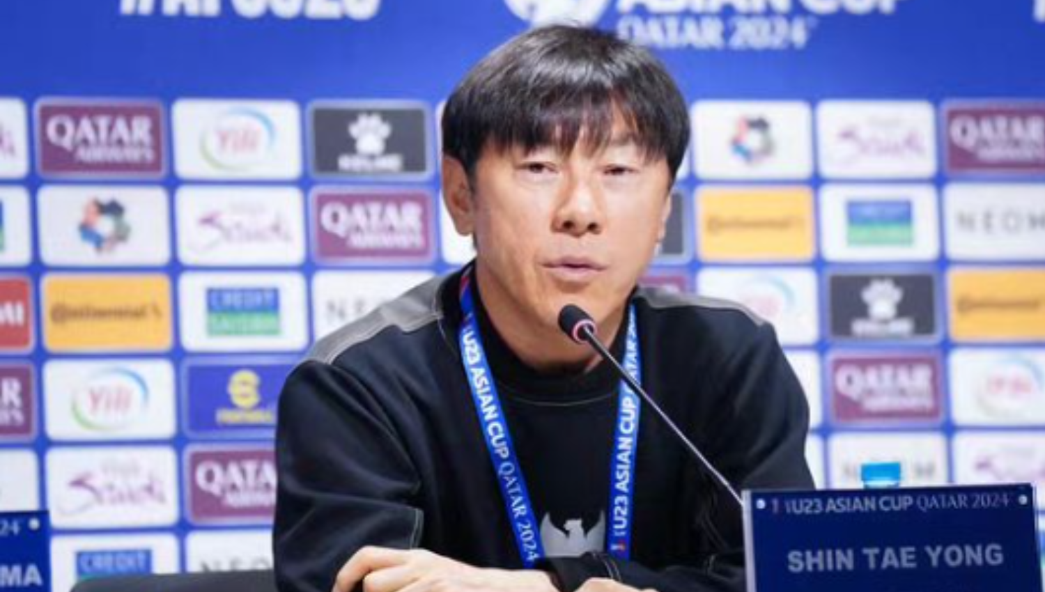Shin Tae-yong Keciduk Nonton Bulutangkis, Netizen: Cari Hiburan Biar Gak Tegang!