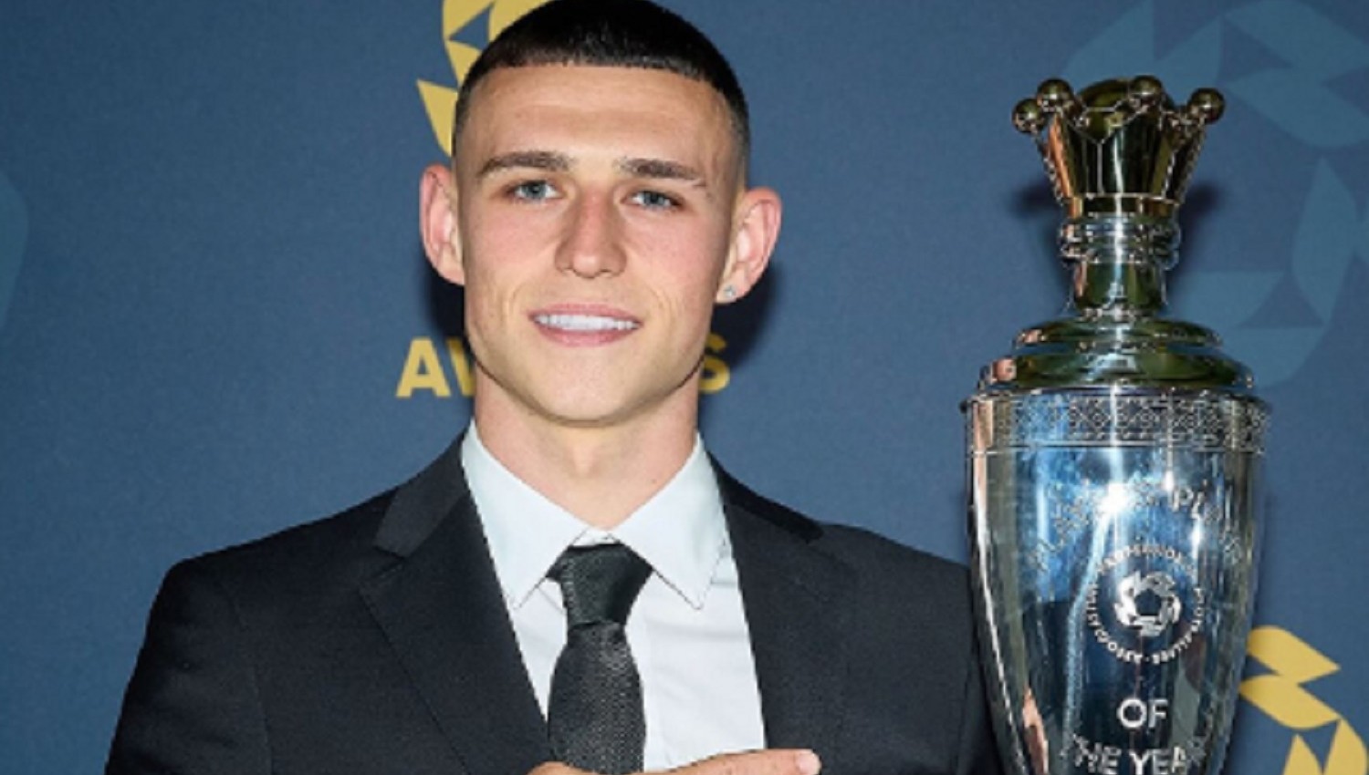 Phil Foden Sabet Gelar Pemain Terbaik PFA 2023/2024, Kalahkan 2 Rekannya di Manchester City