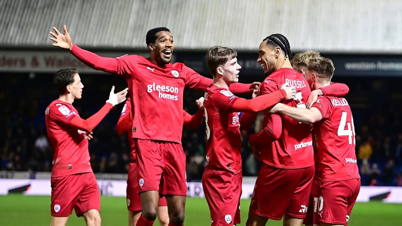 Prediksi Barnsley vs Crawley Town di Liga Satu Inggris 2024/25 - Saatnya Masuk 4 Besar?