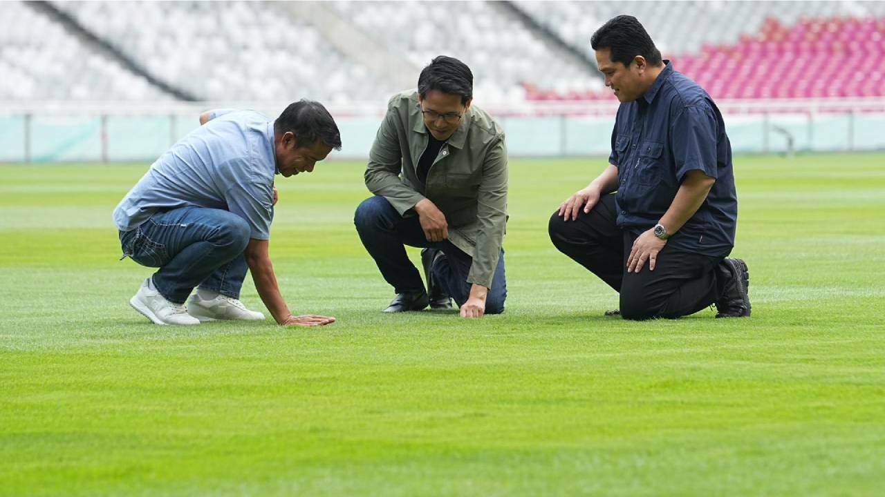 Tinjau Kondisi Stadion SUGBK Jelang Timnas Indonesia vs Jepang, Erick Thohir Kagum