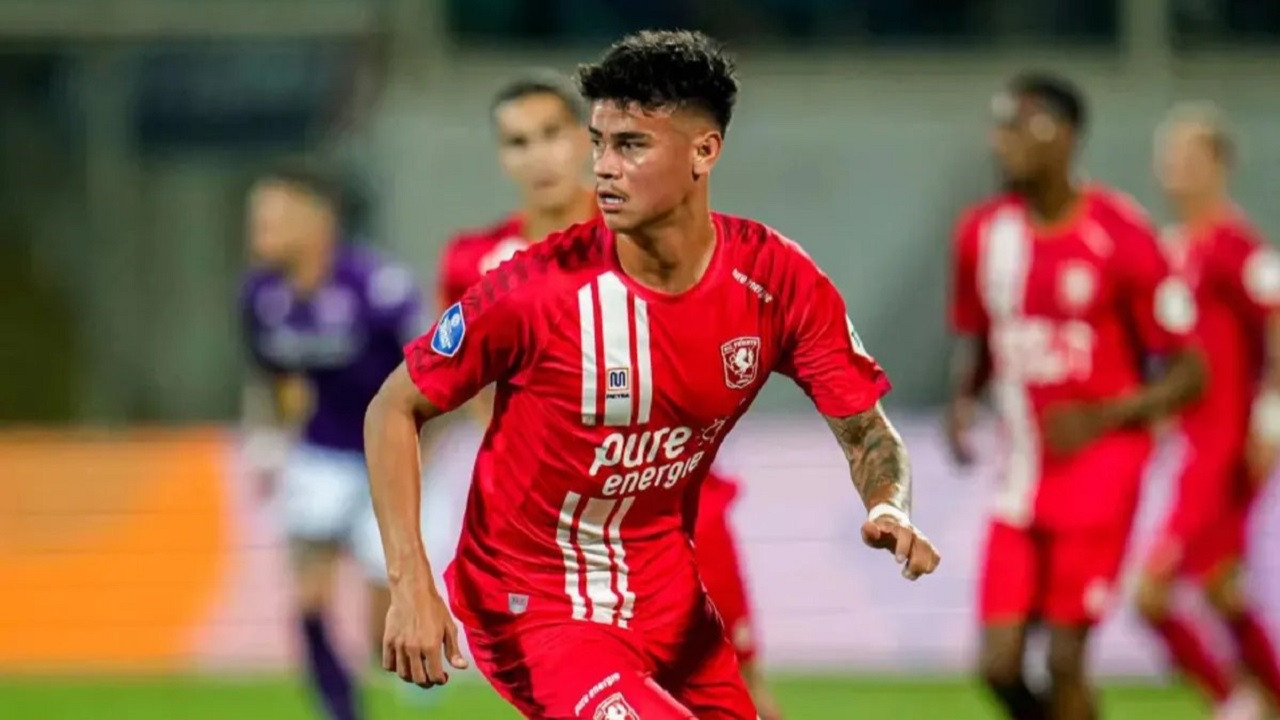 Prediksi Twente vs Groningen di Liga Belanda 2024/25 - Mees Hilgers Jadi Pilar Penting