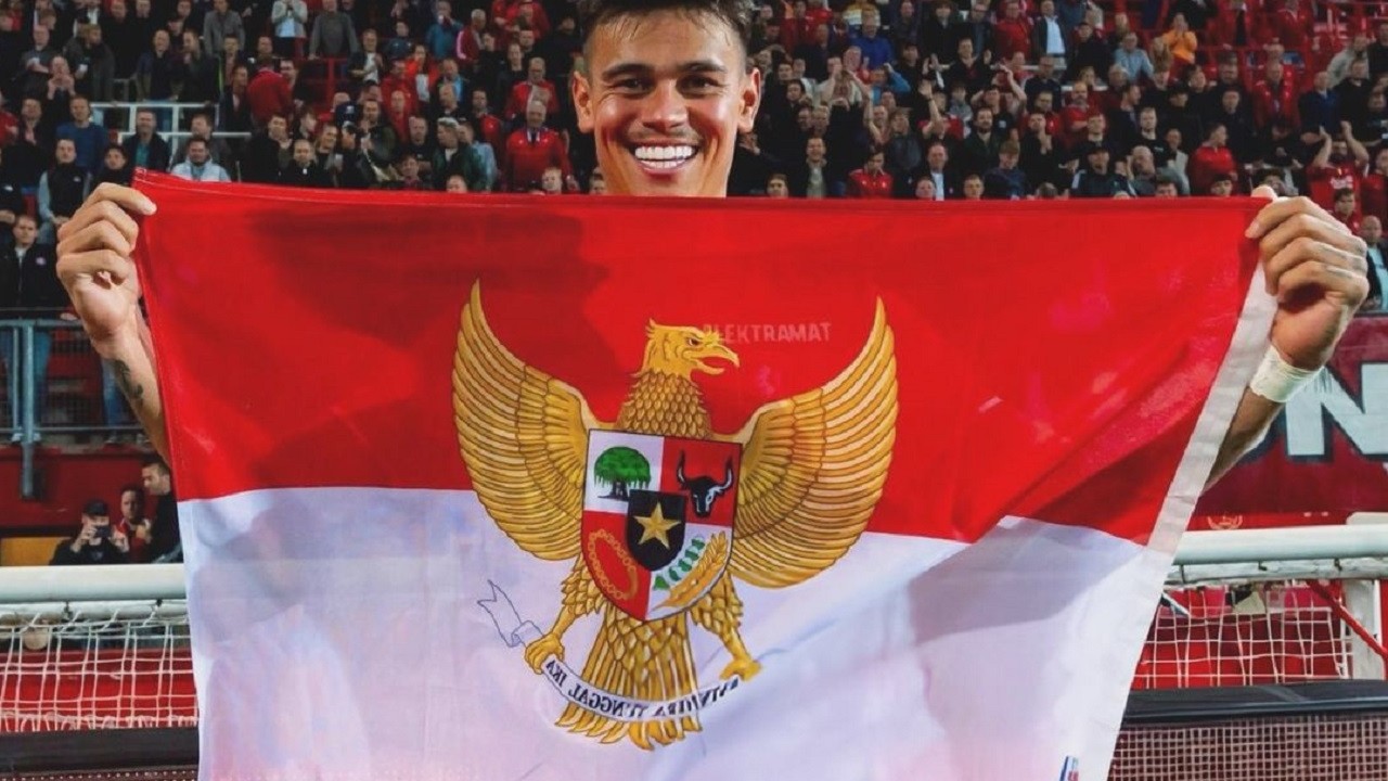Mees Hilgers Kibarkan Bendera Merah Putih di Laga Twente vs Heerenveen, Siap Bela Timnas Indonesia!