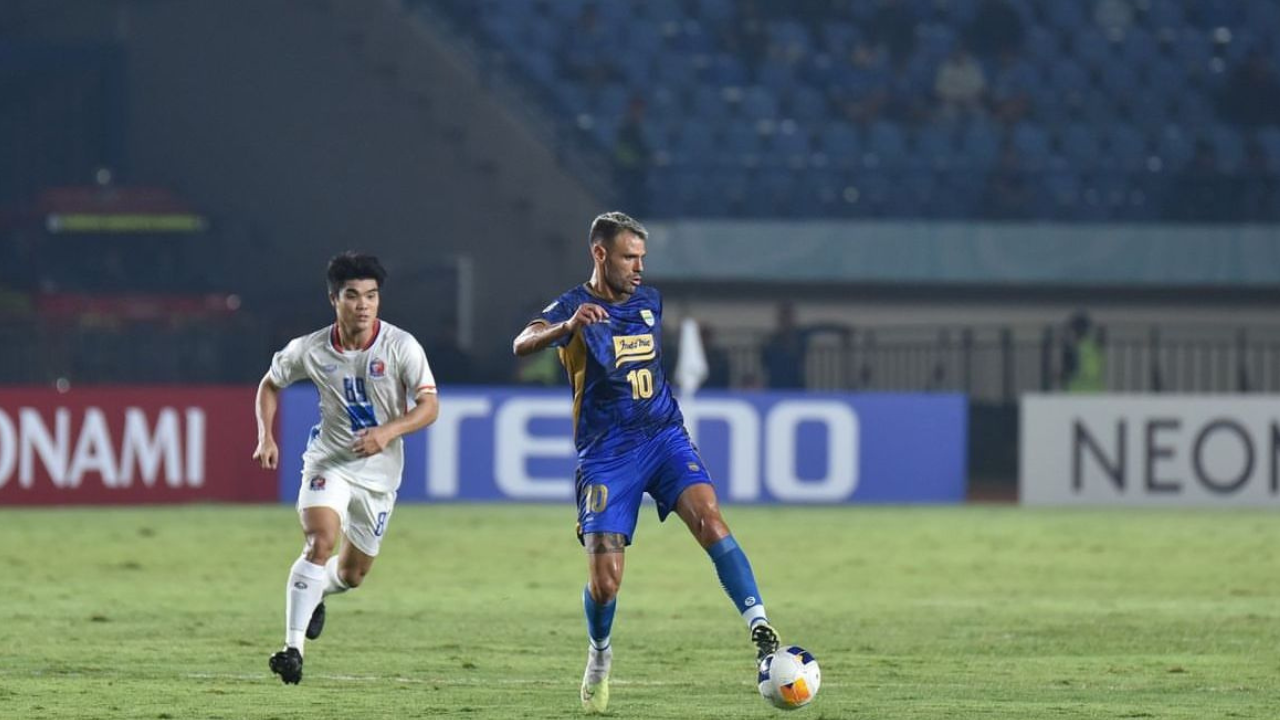 Jelang Lawan Port FC, Tyronne del Pino Ingatkan Skuad Persib Bandung Tak Jemawa