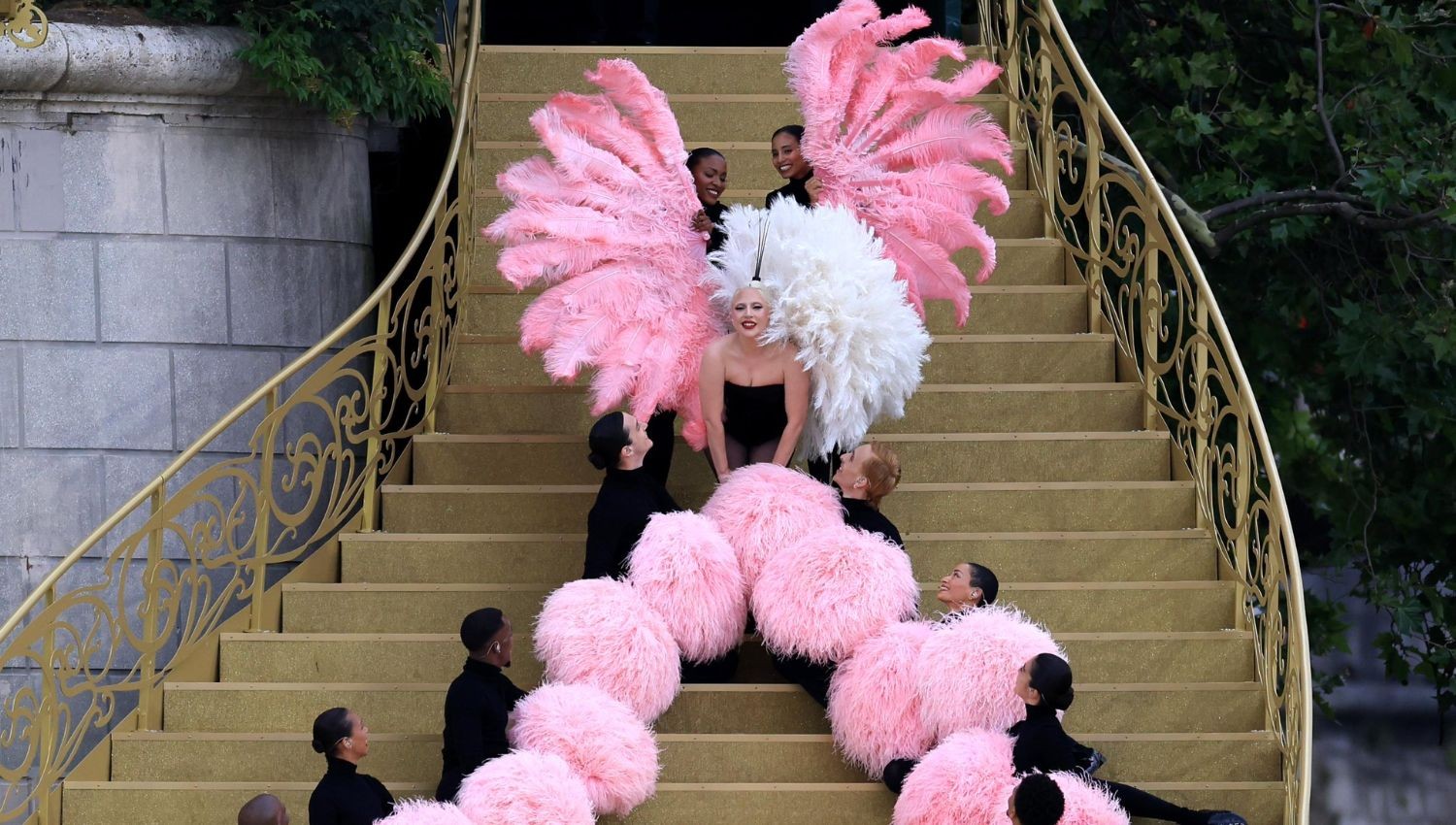 Lady Gaga Tampil Memukau di Pembukaan Olimpiade Paris 2024, Bawakan Lagu Berbahasa Prancis