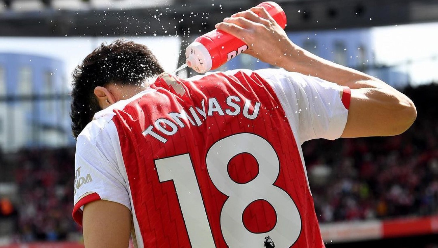 Takehiro Tomiyasu Absen Lama, Mikel Arteta Pusing Padahal Musim Belum Dimulai