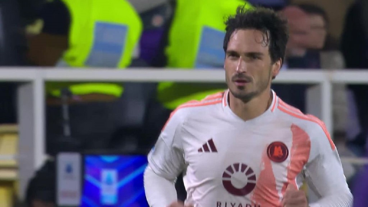 Fiorentina vs Roma: Main 4 Menit di Laga Perdana II Lupi, Mats Hummels Langsung Cetak Gol Bunuh Diri