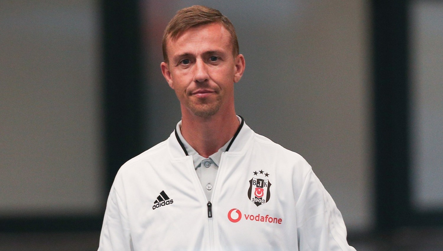 Guti Hernandez Ingin Real Madrid Tiru Cara Bertahan Barcelona Era Pep Guardiola