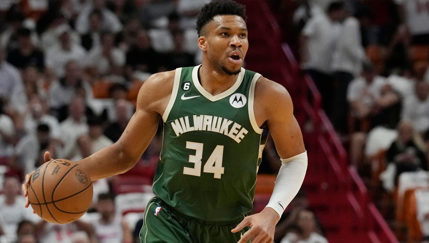 Stephen Curry Pergi, Golden State Warriors Disarankan Rekrut Giannis Antetokounmpo