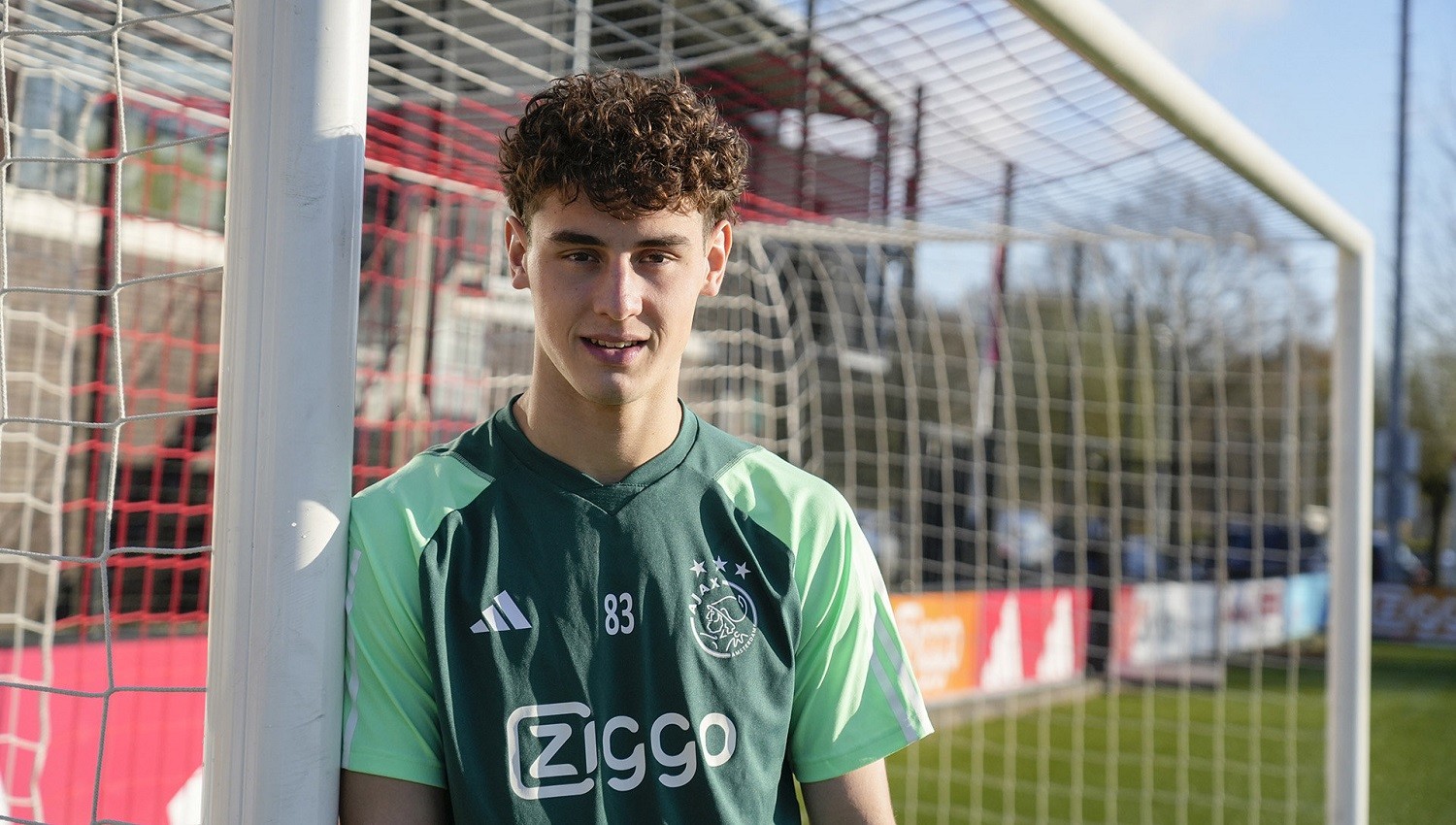 Arsenal Sepakat Gaet Kiper Muda Ajax, Persaingan di Bawah Mistar Makin Ketat?