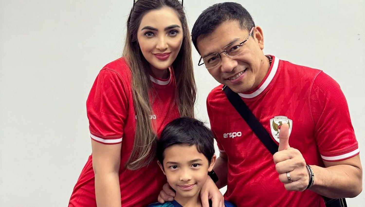 Cerita Ashanty Saat Anaknya Digandeng Nathan Tjoe-A-On di Laga Timnas Indonesia vs Irak