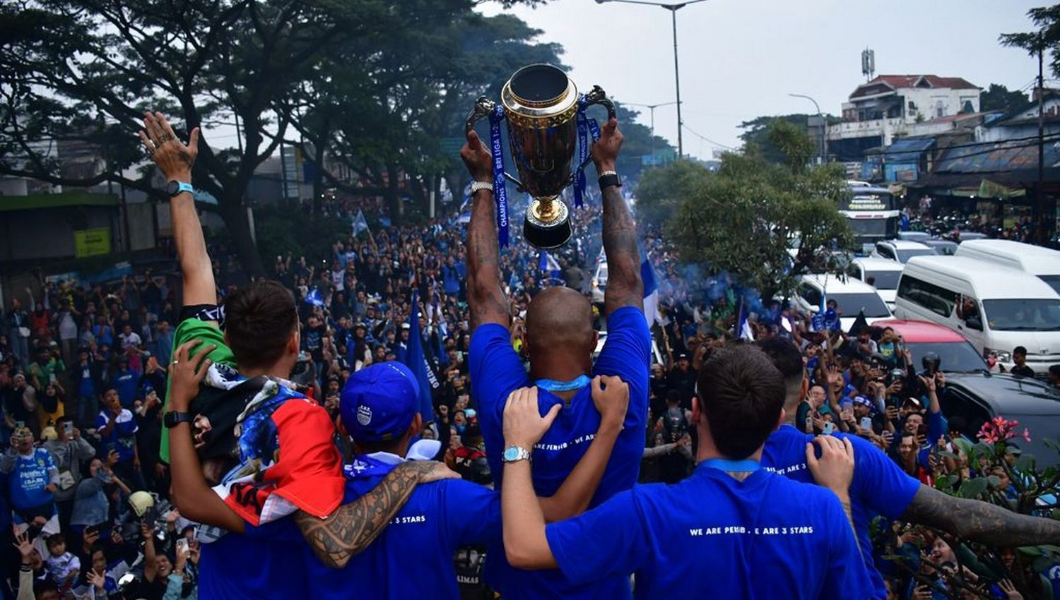 Rezaldi Hehanussa Rayakan Persib Bandung Juara, Oknum Jakmania Tak Terima