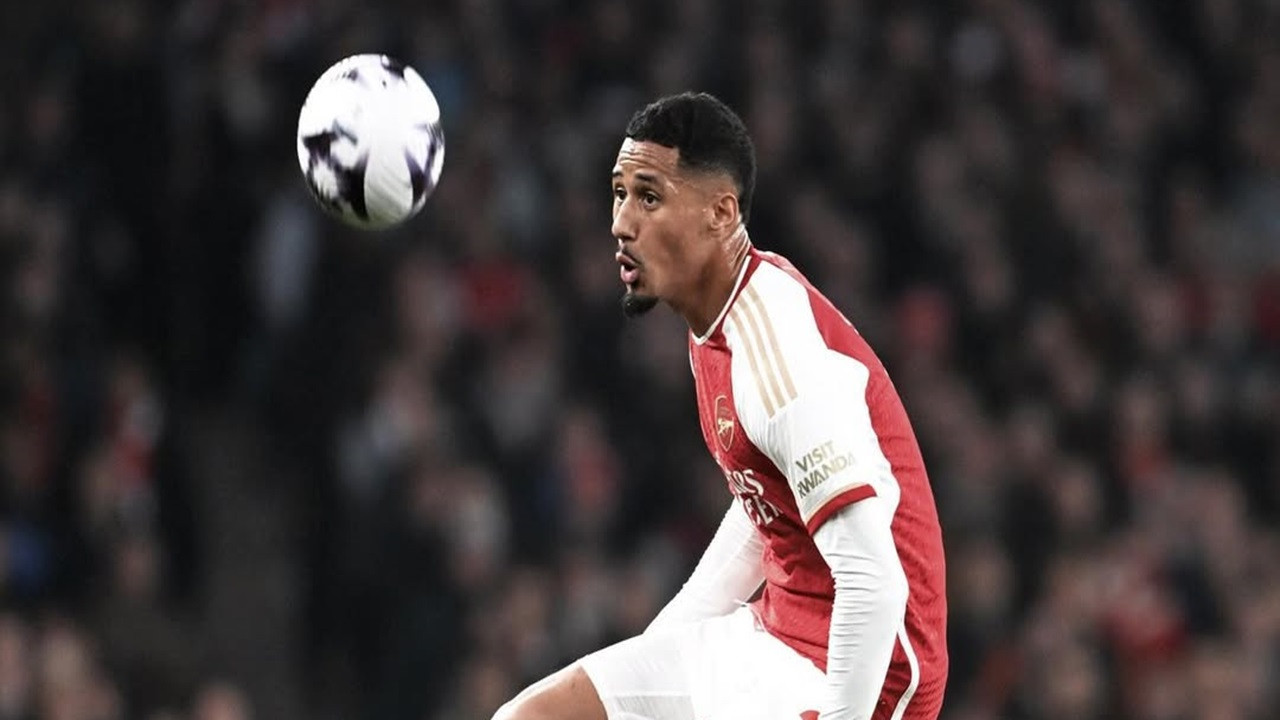 William Saliba Beri Kode Ingin Bertahan Lebih Lama di Arsenal